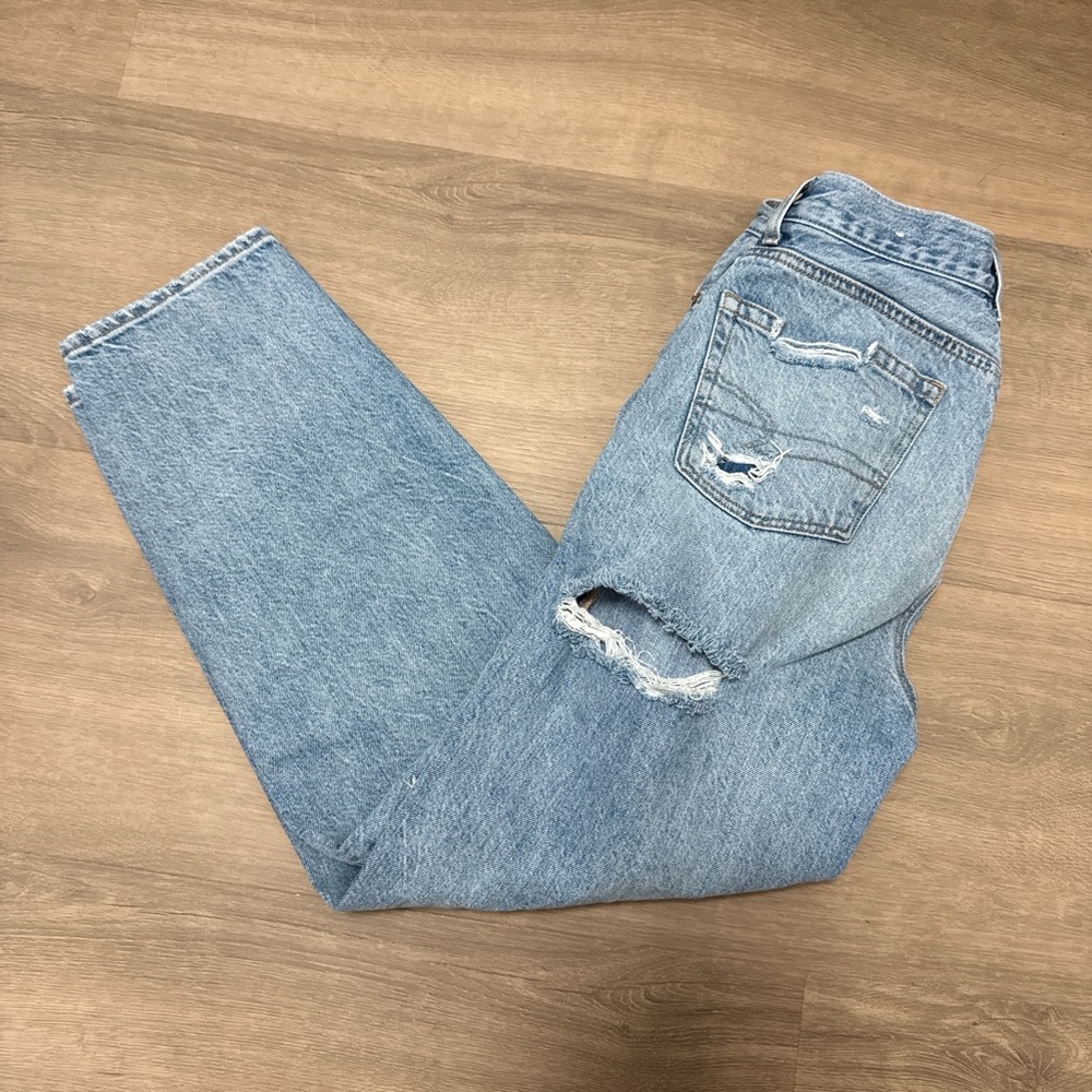 American Eagle Outfitters Light Blue Distressed Women Jeans
